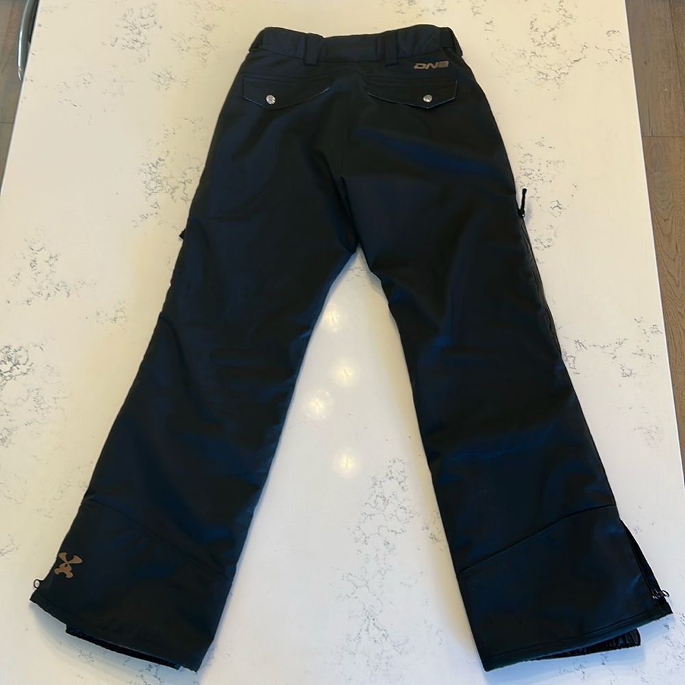 DNA Black Snow Ski Pants,
Size 8 in NEW Condition